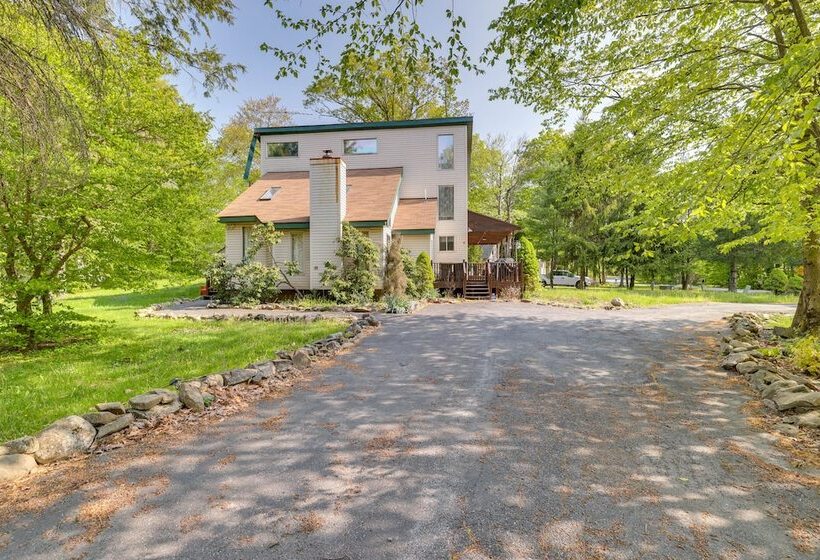 Exciting Tobyhanna Home Near Kalahari Water Park!