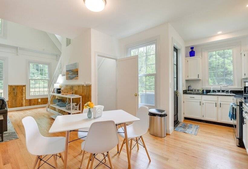 Family Friendly Chesapeake Beach House With Deck!