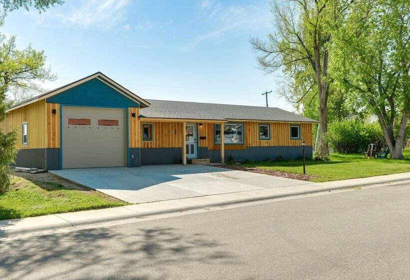 Family Friendly Lander Home Rental: Yard, Patio!