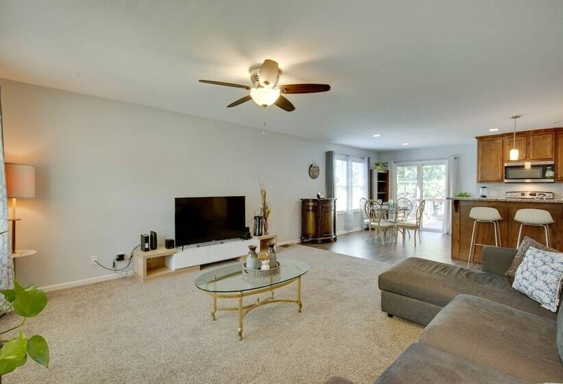 Family Friendly Lansing Home With Covered Balcony!