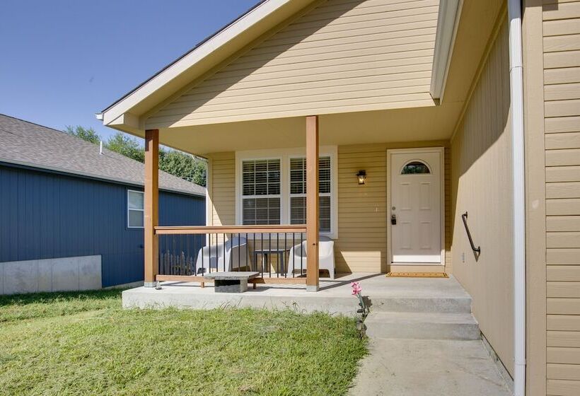 Family Friendly Lansing Home With Covered Balcony!