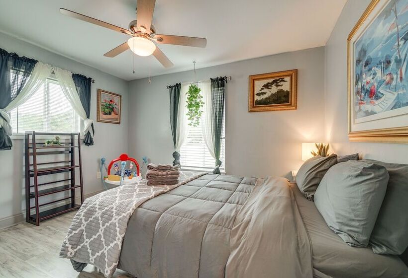 Family Friendly Leland Home W/ Patio & Grill