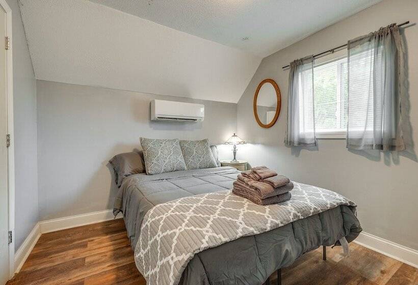 Family Friendly Leland Home W/ Patio & Grill