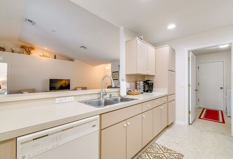 Family Friendly Spring Hill Vacation Home W/ Lanai