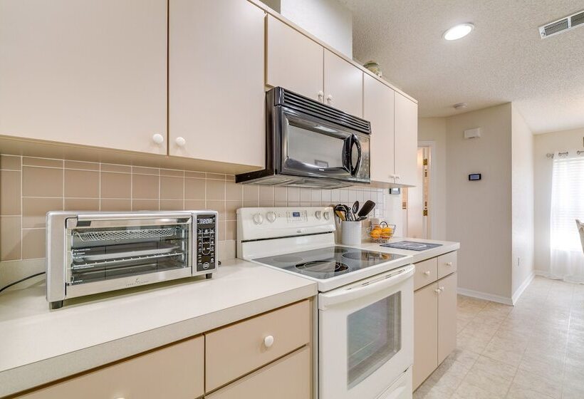 Family Friendly Spring Hill Vacation Home W/ Lanai