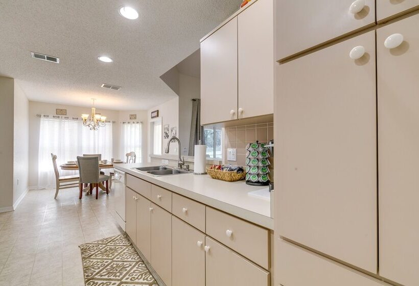 Family Friendly Spring Hill Vacation Home W/ Lanai