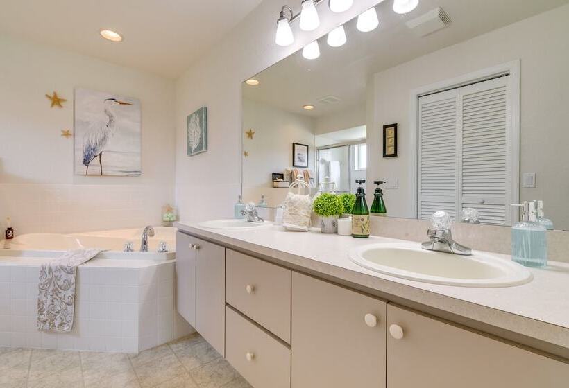 Family Friendly Spring Hill Vacation Home W/ Lanai