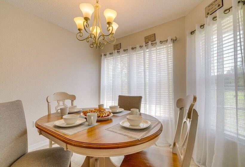 Family Friendly Spring Hill Vacation Home W/ Lanai