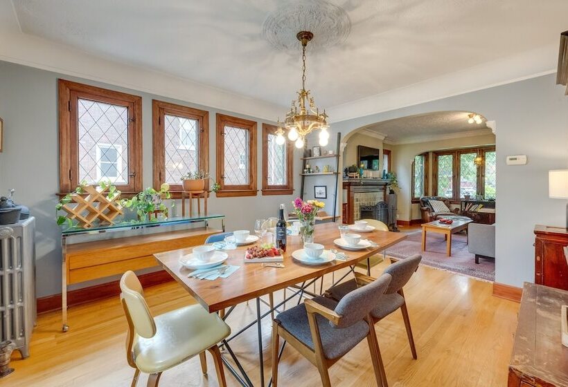 Ferndale Gem, Walk To Stores & Restaurants!