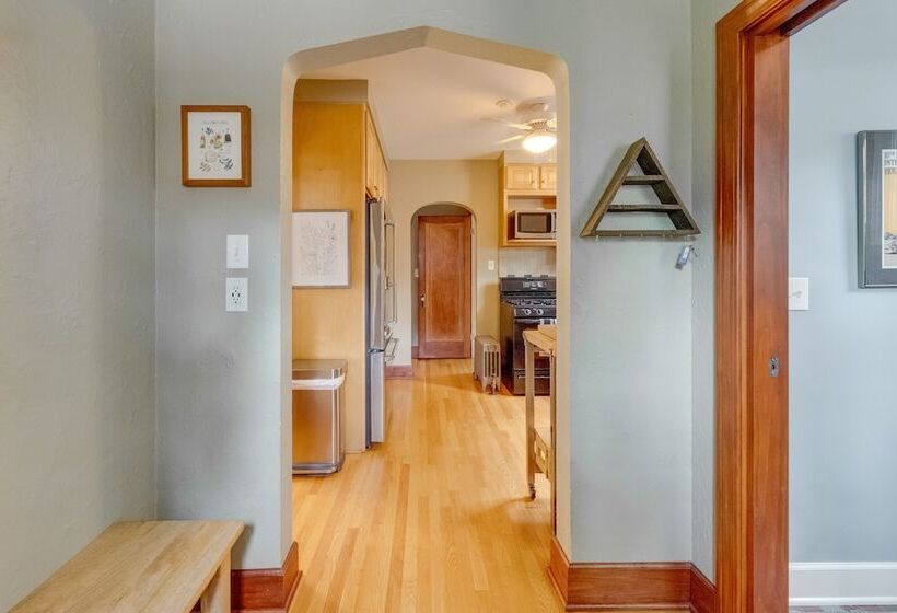 Ferndale Gem, Walk To Stores & Restaurants!