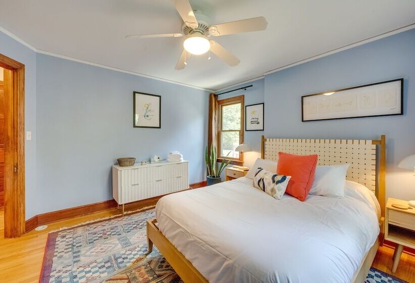 Ferndale Gem, Walk To Stores & Restaurants!