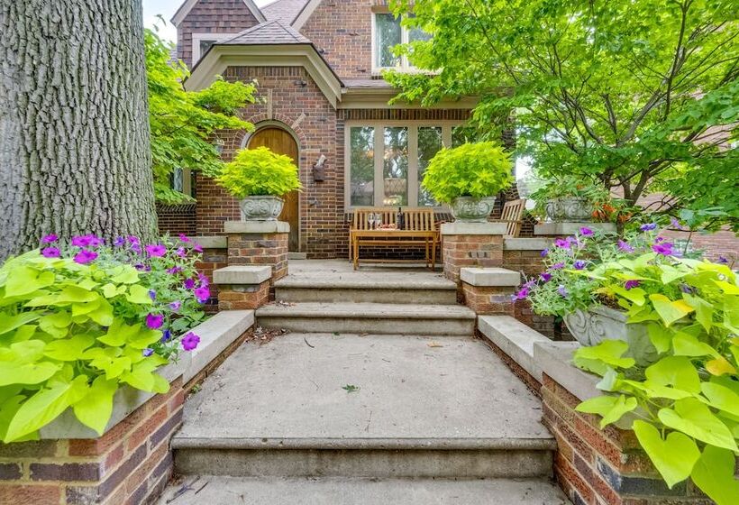 Ferndale Gem, Walk To Stores & Restaurants!