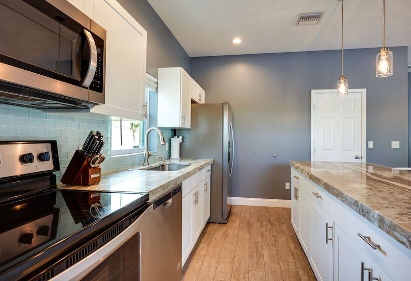 Florida Gem: Saltwater Pool By Beaches & Kayaking!