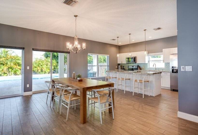 Florida Gem: Saltwater Pool By Beaches & Kayaking!