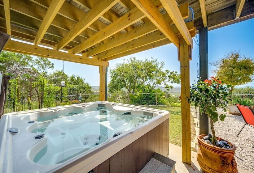 Fredericksburg Retreat W/ Private Hot Tub & Patio!