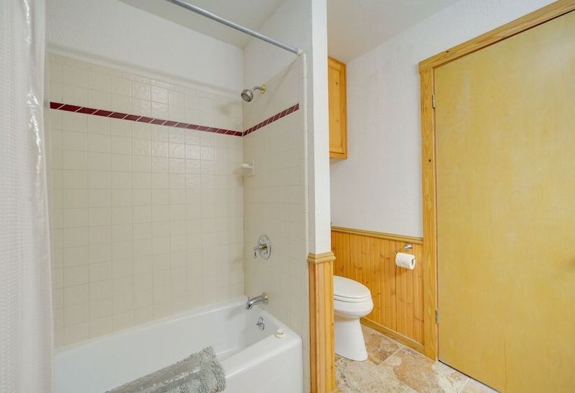 Fredericksburg Retreat W/ Private Hot Tub & Patio!