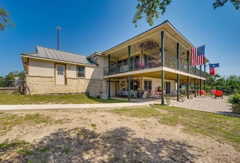 Fredericksburg Retreat W/ Private Hot Tub & Patio!