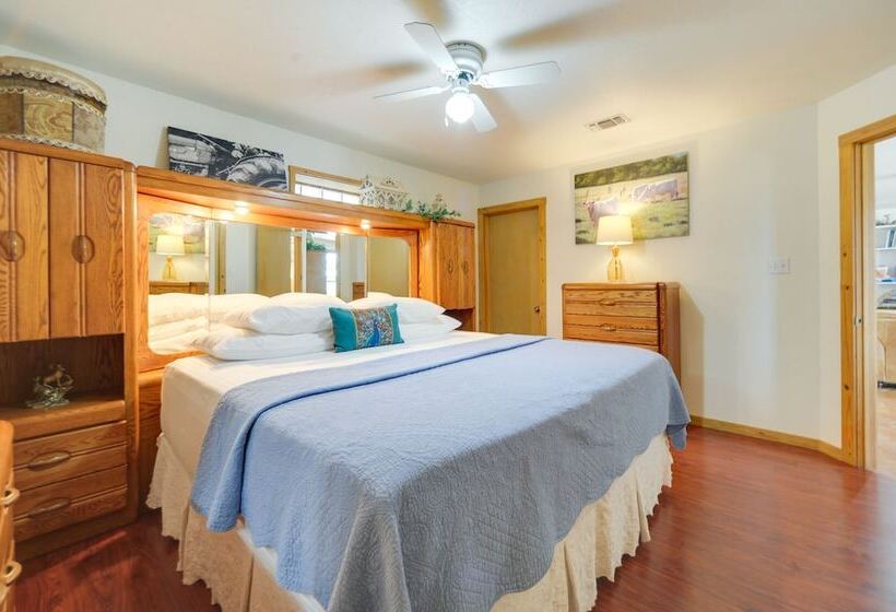 Fredericksburg Retreat W/ Private Hot Tub & Patio!