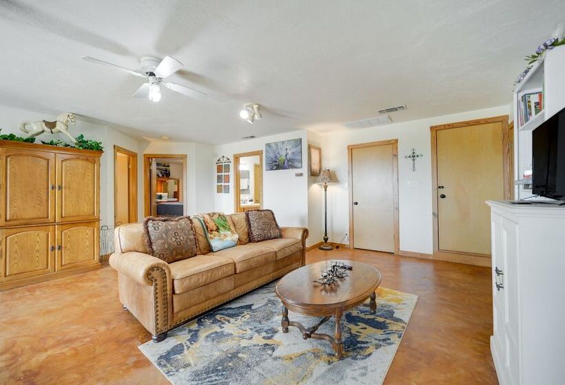 Fredericksburg Retreat W/ Private Hot Tub & Patio!