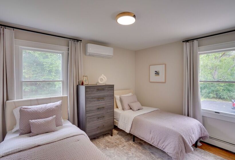 Hot Tub, Fire Pit: Pet Friendly Freehold Home!