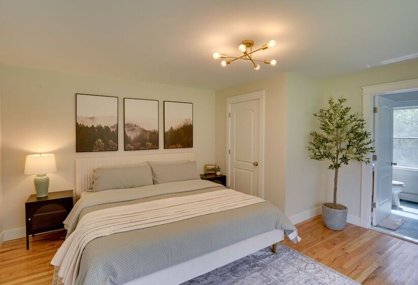 Hot Tub, Fire Pit: Pet Friendly Freehold Home!