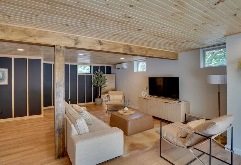 Hot Tub, Fire Pit: Pet Friendly Freehold Home!