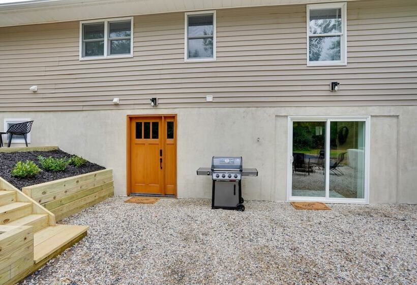 Hot Tub, Fire Pit: Pet Friendly Freehold Home!