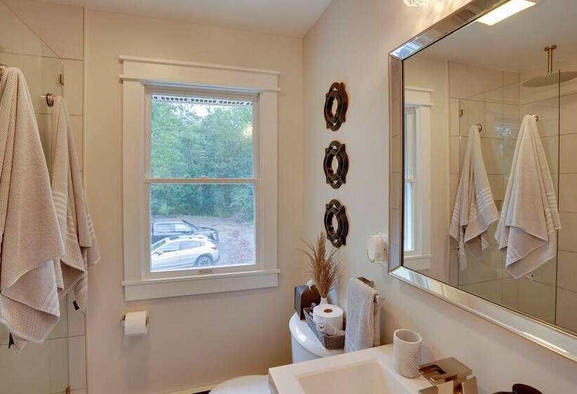 Hot Tub, Fire Pit: Pet Friendly Freehold Home!