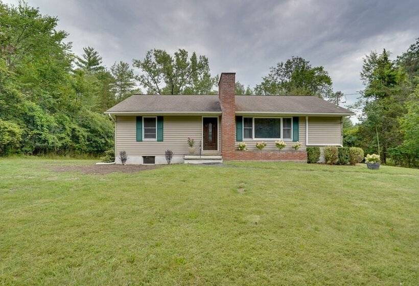 Hot Tub, Fire Pit: Pet Friendly Freehold Home!