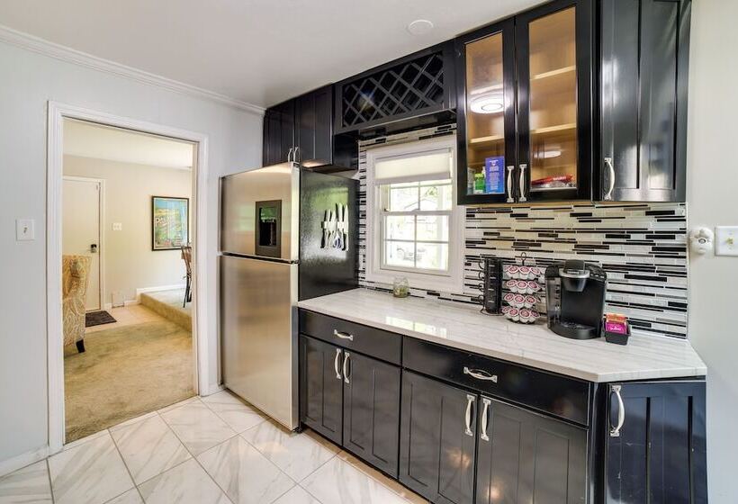 Gary Cottage W/ Outdoor Dining Areas   Near Beach!