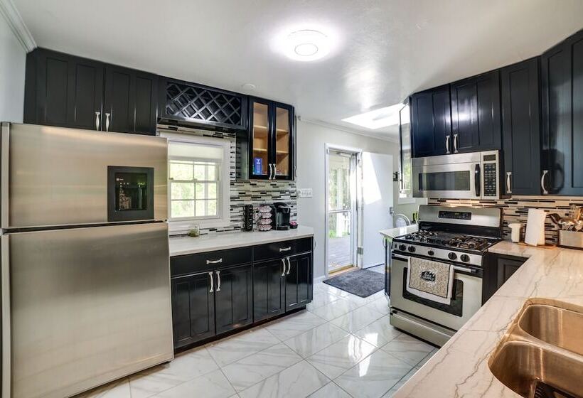 Gary Cottage W/ Outdoor Dining Areas   Near Beach!