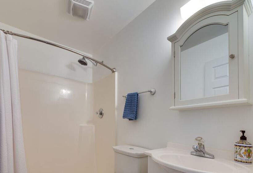 Gary Cottage W/ Outdoor Dining Areas   Near Beach!