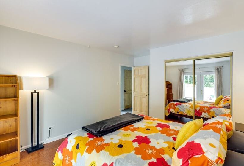 Gary Cottage W/ Outdoor Dining Areas   Near Beach!