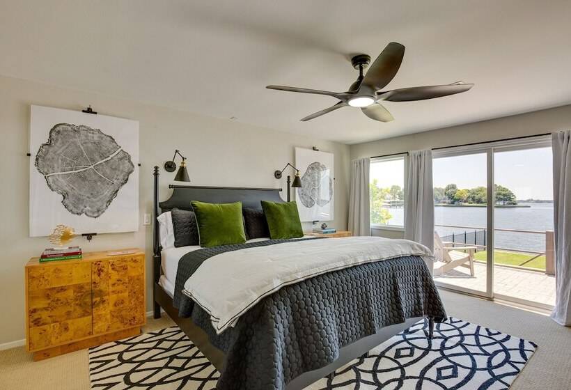 Cedar Creek Lake Views: Gorgeous Mabank House!