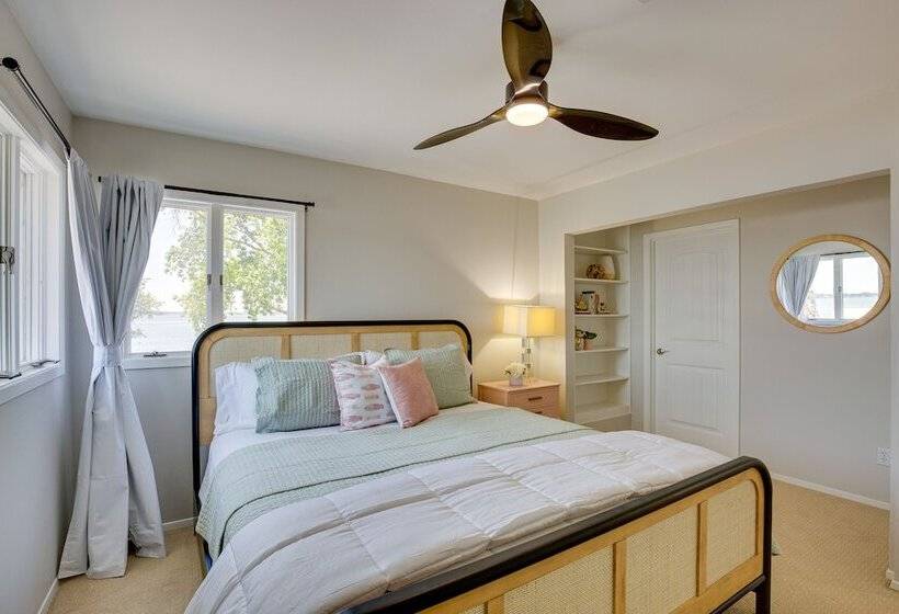 Cedar Creek Lake Views: Gorgeous Mabank House!