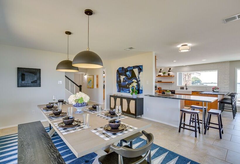 Cedar Creek Lake Views: Gorgeous Mabank House!