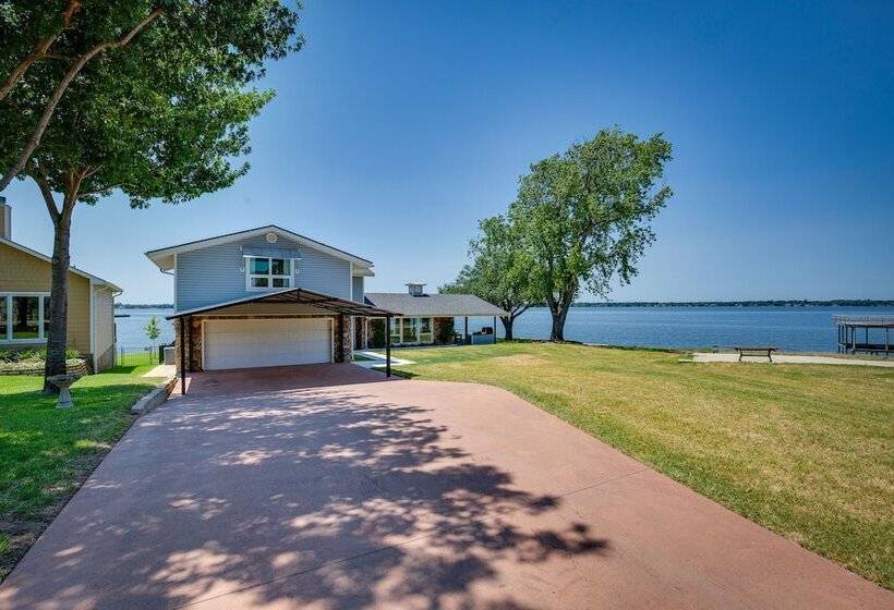 Cedar Creek Lake Views: Gorgeous Mabank House!
