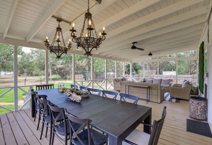 Gorgeous Palo Pinto Home W/ Private Hot Tub!