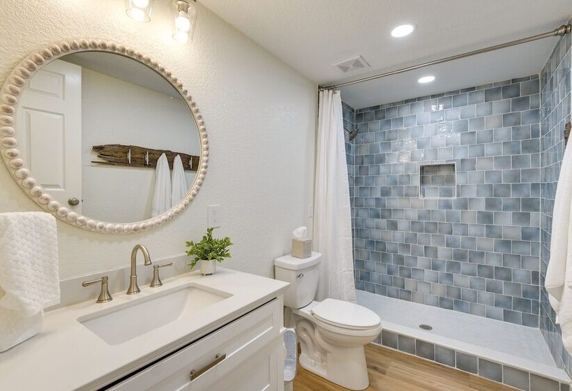 Gorgeous Palo Pinto Home W/ Private Hot Tub!