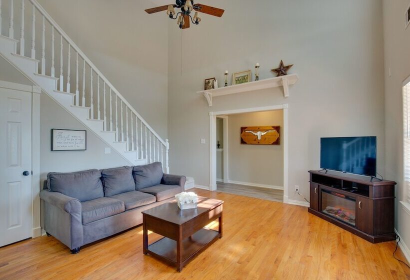 Gorgeous Royse City Retreat W/ Front Porch & Pond!