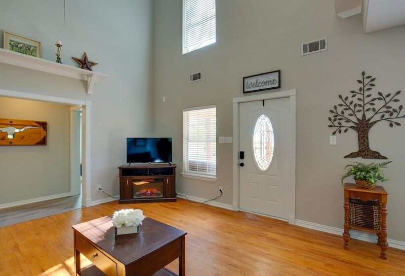 Gorgeous Royse City Retreat W/ Front Porch & Pond!