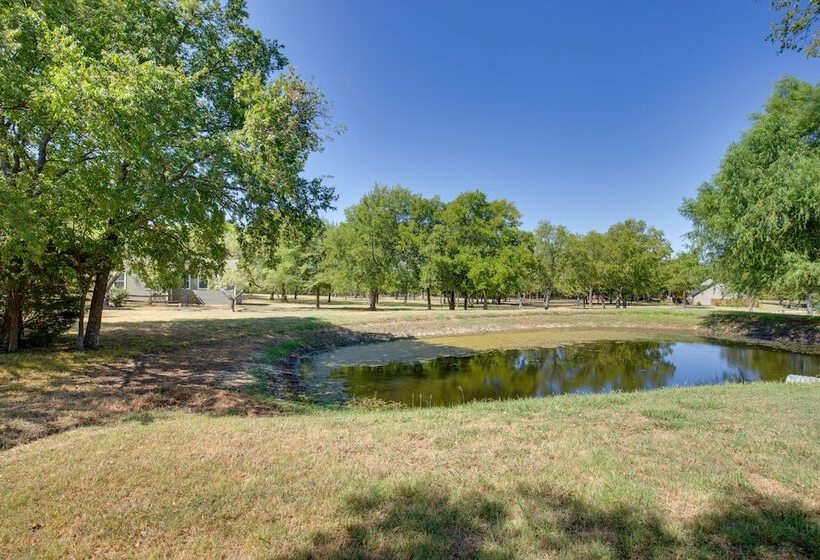 Gorgeous Royse City Retreat W/ Front Porch & Pond!