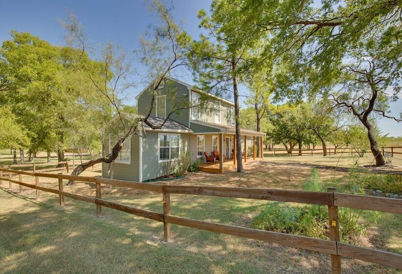 Gorgeous Royse City Retreat W/ Front Porch & Pond!