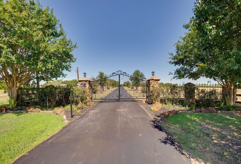 Gorgeous Royse City Retreat W/ Front Porch & Pond!