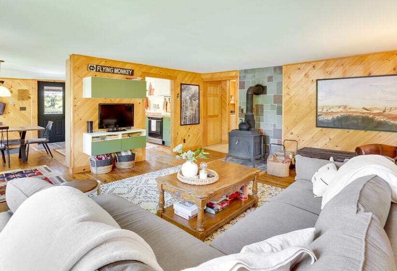 Gorgeous Sunday River Cabin W/ Saltwater Hot Tub!