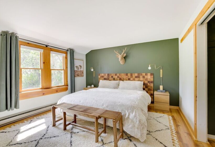 Gorgeous Sunday River Cabin W/ Saltwater Hot Tub!