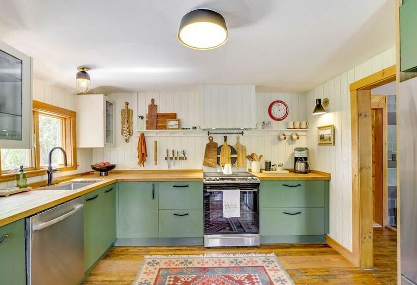 Gorgeous Sunday River Cabin W/ Saltwater Hot Tub!