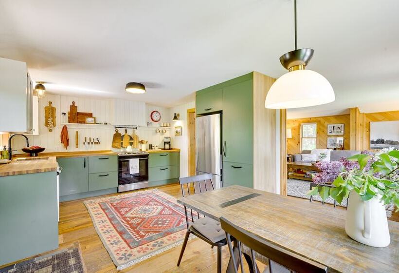 Gorgeous Sunday River Cabin W/ Saltwater Hot Tub!