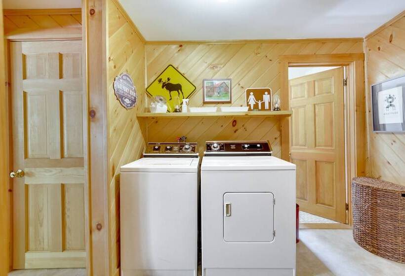 Gorgeous Sunday River Cabin W/ Saltwater Hot Tub!