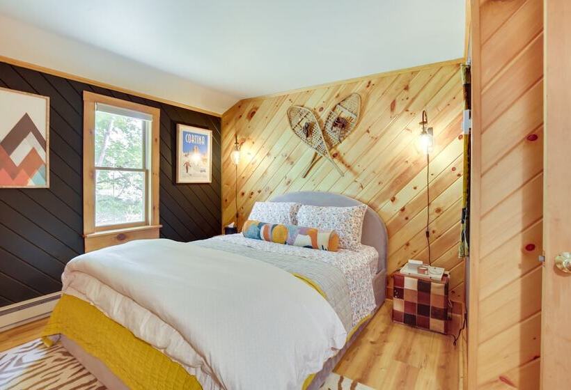 Gorgeous Sunday River Cabin W/ Saltwater Hot Tub!